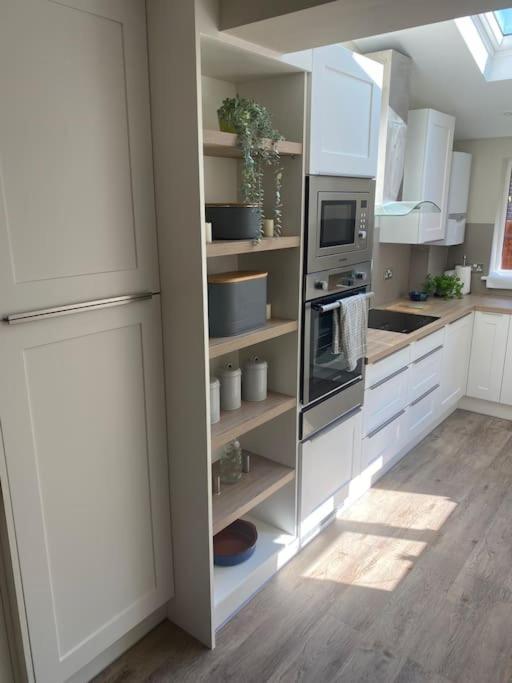Beautiful 3 Bed Home In The Heart Of New Forest Hordle 외부 사진